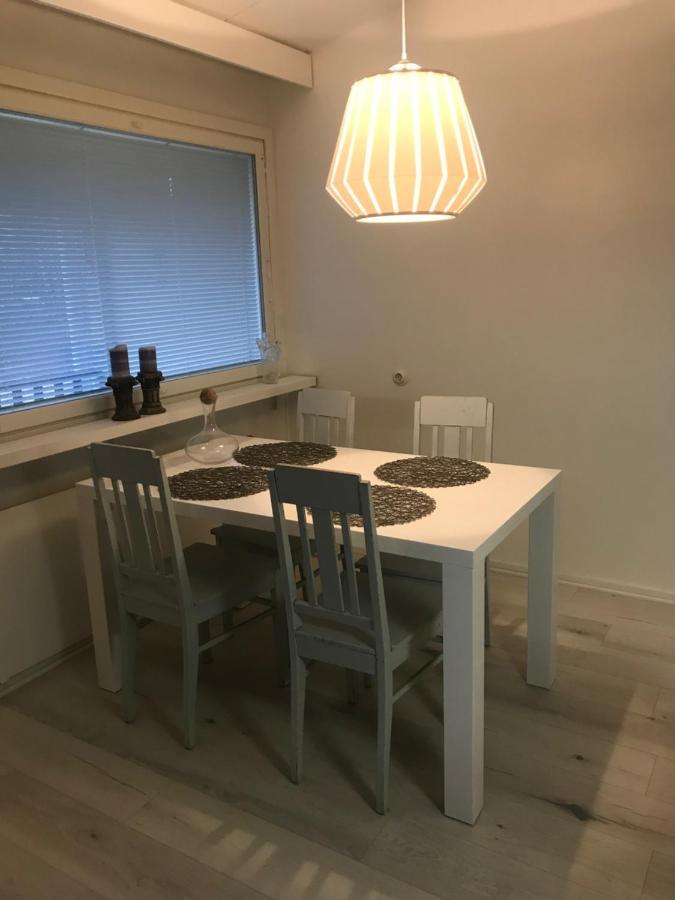 Tyylikaes Rivitaloasunto Lohjalla Buitenkant foto