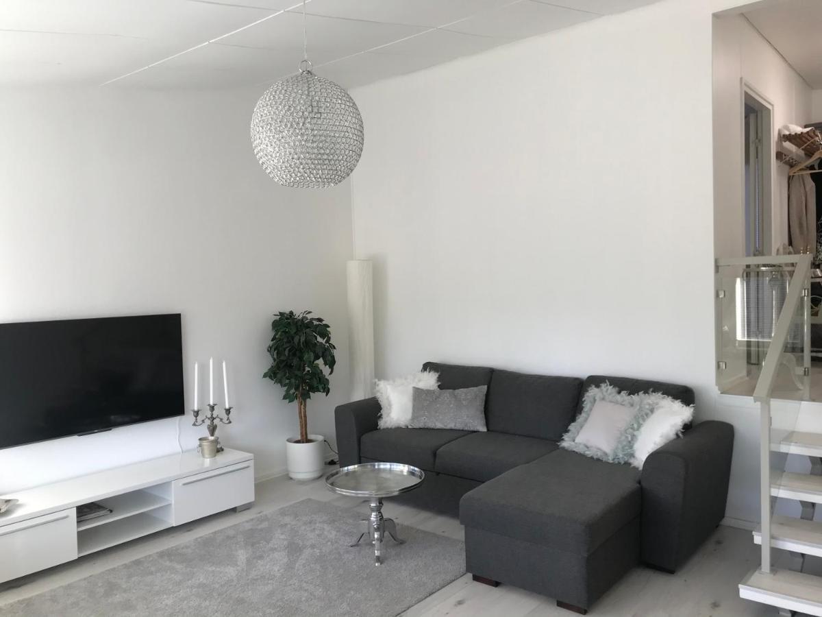 Tyylikaes Rivitaloasunto Lohjalla Buitenkant foto